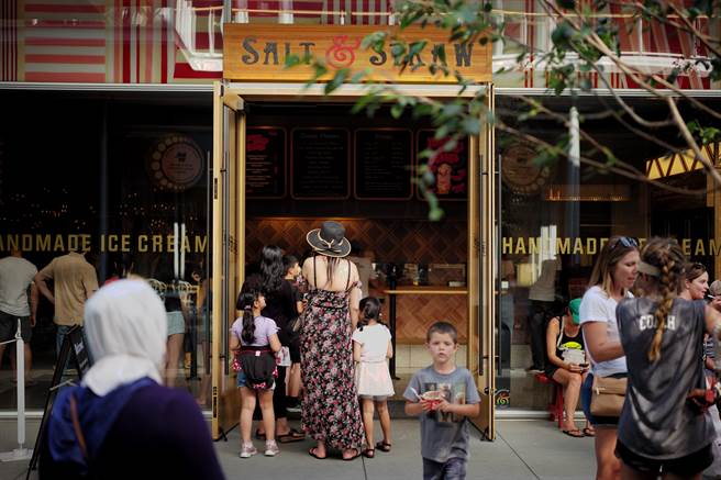 舊金山正經歷第4波疫情，公共衛生與傳染病學專家說，幾乎不可能完全消滅病毒。(圖／新華社)