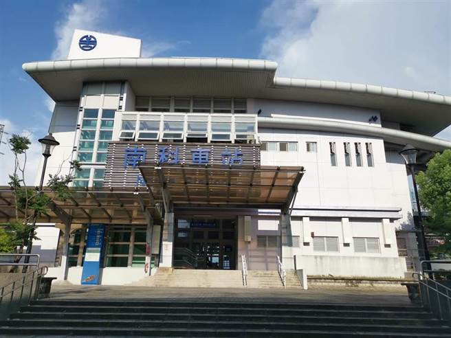 从南科搭乘台铁沙崙线前往台南高铁站平均需花45分钟，对分秒必争的商务客来说太久了。（本报资料照片）