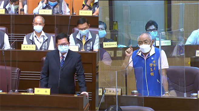 国民党团执行长徐玉树「直球对决」，点名「3＋11」政策害台湾疫情失控，追问「3＋11」会议始末，郑数度重申这件事可摊在阳光下，自己完全没有参加。(蔡依珍摄)