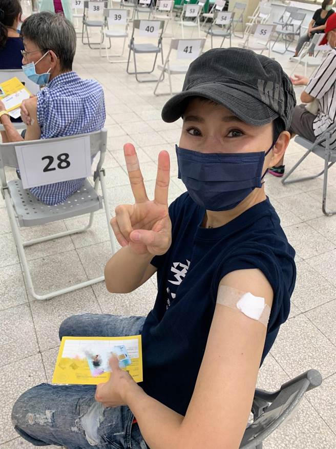 詹雅雯今到万芳医院接种疫苗。（固力狗娱乐提供）