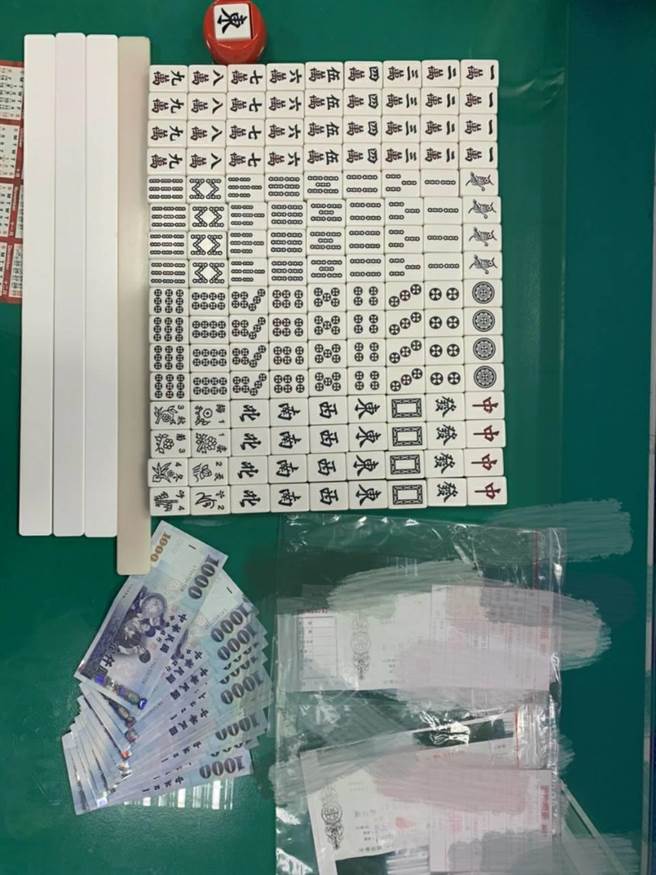 黄姓女子却关不住，邀4友人来家里打麻将，却因疑似有人出老千引爆口角衝突全遭逮。(翻摄照片／蔡依珍桃园传真)