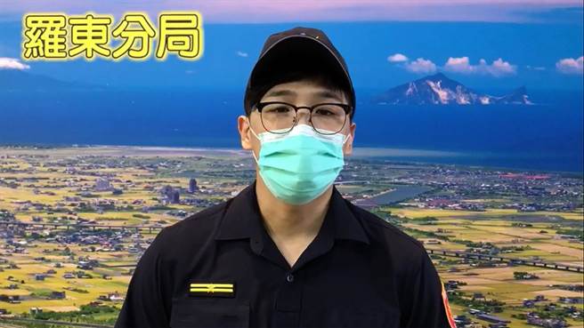 罗东警分局呼吁民眾，加油时佩戴口罩比较不会产生争议，正值防疫期间，戴口罩并不难，防疫人人有责，保护自己也保护他人。（警方提供／李忠一宜兰传真）