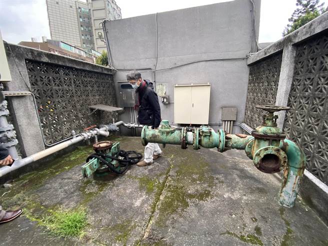 台北市文資會26日審議台北啤酒工場5口地下水利建造物文化資產價值，其中5號水井管線保存最完整。（台北市文化局提供／張立勳台北傳真）