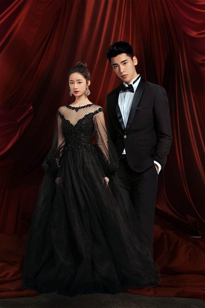 王子异、郭晓婷在《怪你过分美丽》中饰演纪人莫向晚一手培养顶级艺人。（中天娱乐台提供）