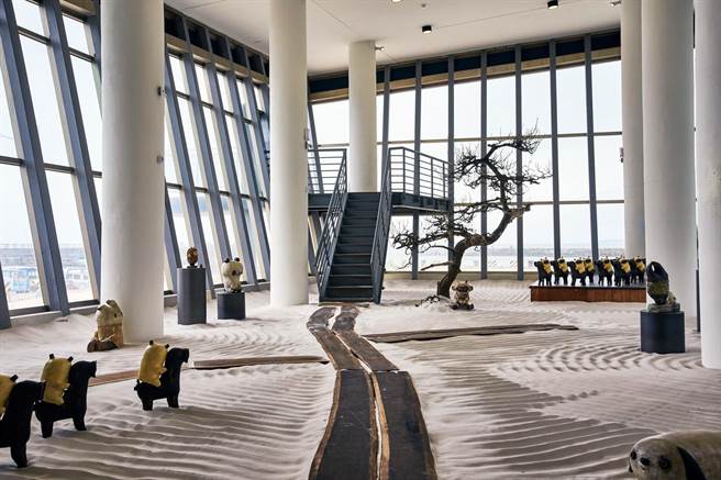 屏东车城乡「看海美术馆」，在热爱怪兽的台湾当代艺术家阿咧操刀，推出首展「春江兽月夜」。（屏县府提供／林和生屏东传真）