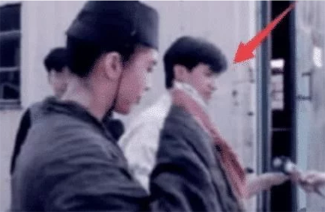 王祖贤昔日侧拍照曝光。(图／翻摄自搜狐娱乐)