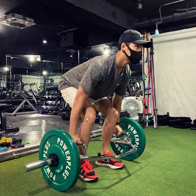 周予天防疫期间持续练体能。（星空飞腾提供）