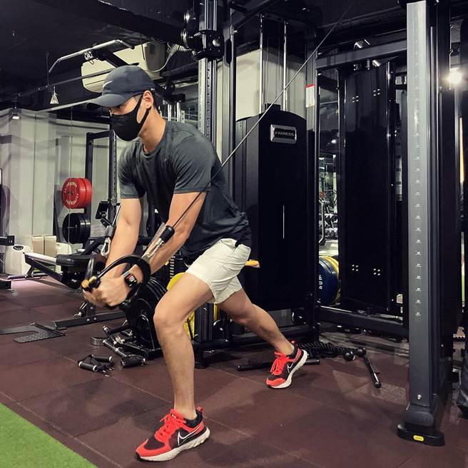 周予天防疫期间持续练体能。（星空飞腾提供）