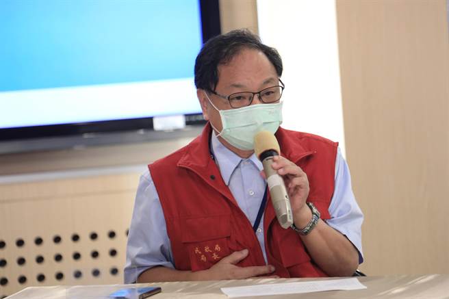 台中市民政局长吴世玮说明，27日以后，台中市的寺庙都可以开放，但必须遵守庙内50人、庙外100人以下的防疫指引规范。（台中市政府提供／冯惠宜台中传真）