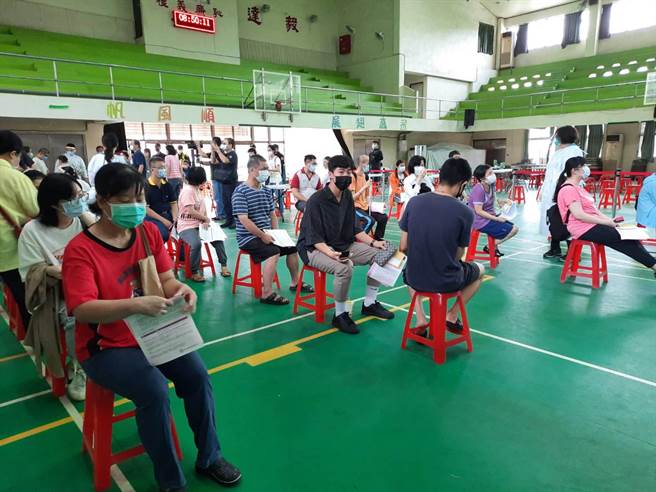 劳工局专门为符合第五类职业重建相关服务之身心障碍者，包含庇护工场、身心障碍职训机构与身心障案者，提供专案施打服务，尽早提供这群伙伴疫苗保护力。（台南市劳工局提供／张毓翎台南传真）