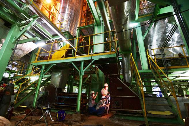 台东焚化厂修缮工程，正如火如荼进行中。（庄哲权摄）