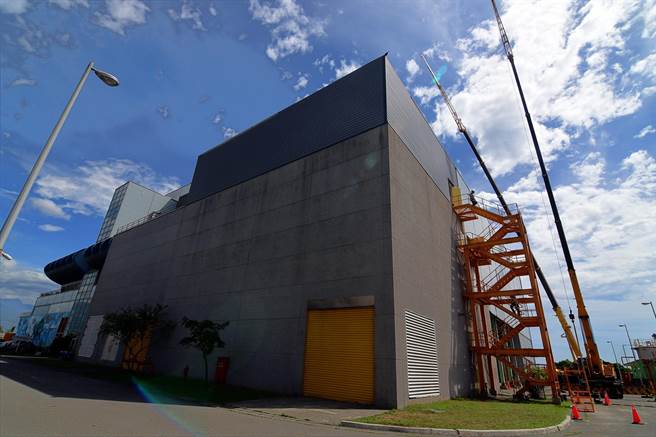 台东焚化厂修缮工程，正如火如荼进行中。（庄哲权摄）