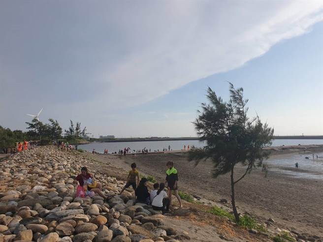 防疫安全第一，雲林縣四湖鄉三條崙海水浴場暫不開放。（本報資料照片）