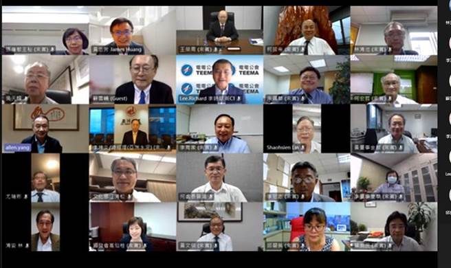 代表10多个产业公会数万企业心声的贸协董监事，提案呼吁政府儘速提出「净零排放宣言」。图／贸协提供