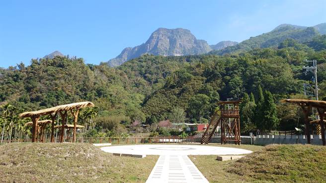疫情警戒降至二級，阿里山國家風景區管理處依中央流行疫情指揮中心通案性原則，明起有條件開放景點設施56處、公廁30處和遊客中心3處。（阿里山國家風景區管理處提供∕呂妍庭嘉義傳真）