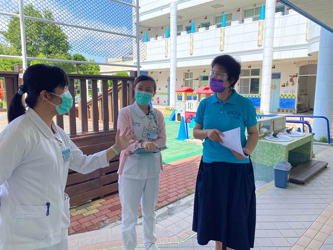 云林县北港妈祖医院协助幼儿园清消，加强防疫迎復课。（妈祖医院提供／张朝欣云林传真）