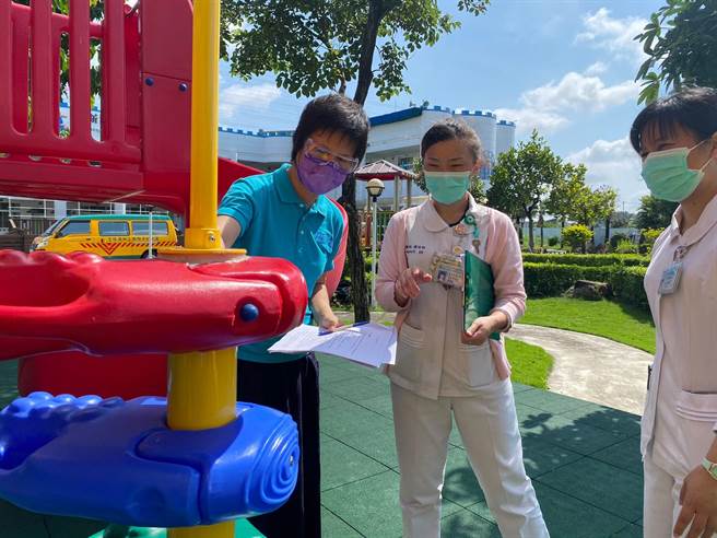 云林县北港妈祖医院协助幼儿园清消，加强防疫迎復课。（妈祖医院提供／张朝欣云林传真）