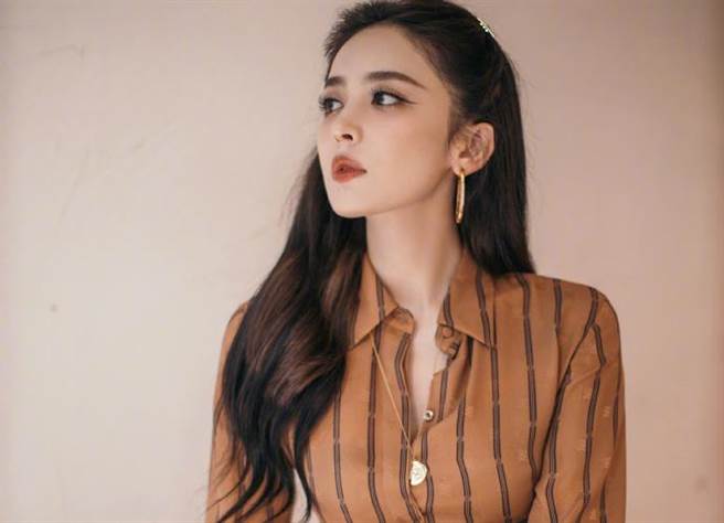 古力娜扎被封为「新疆维纳斯」。（图/翻摄自古力娜扎微博）