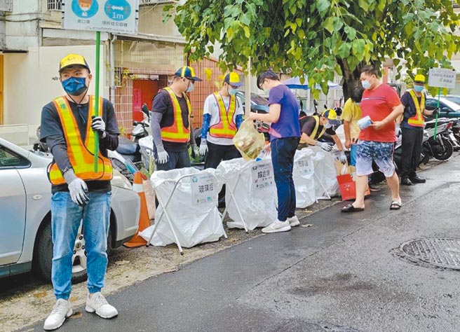 中市环保局安心上工将再释600名额，每月最高可领1万2800元。（台中市环保局提供／陈淑芬台中传真）