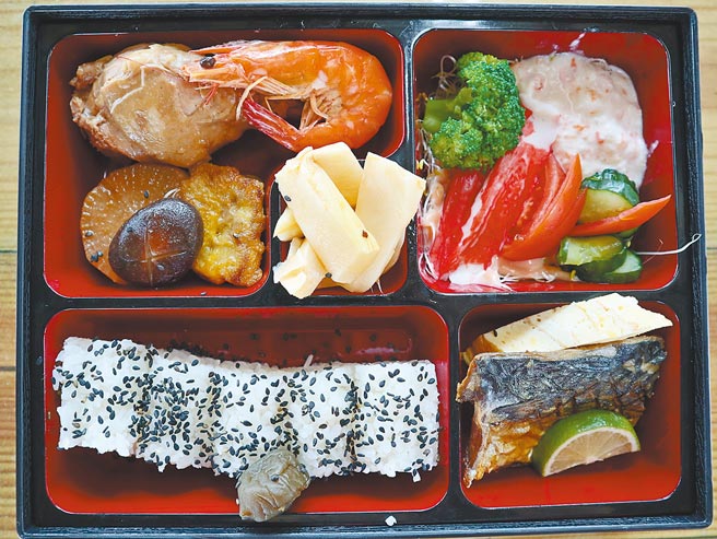 庄昆宝的餐厅主厨级便当，规画每个120至150元，高CP值抢攻商机。（张毓翎摄）