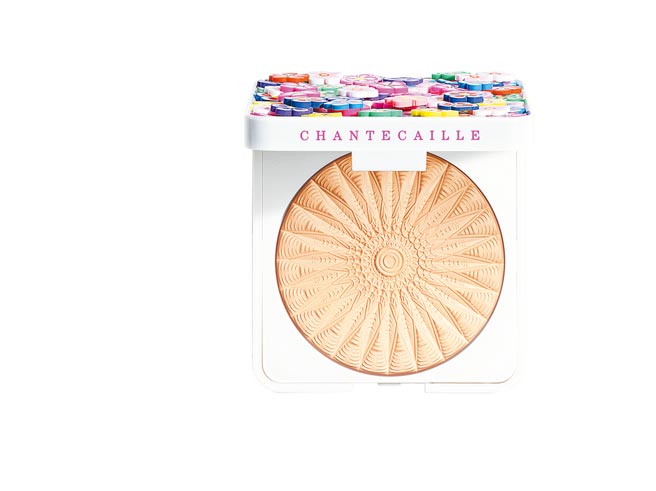 香缇卡夏花绽放柔焦蜜粉饼8g，3150元。（香缇卡提供）