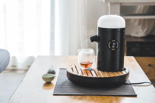 TEAMOSA智慧泡茶机，定价5980元起。（TEAMOSA提供）