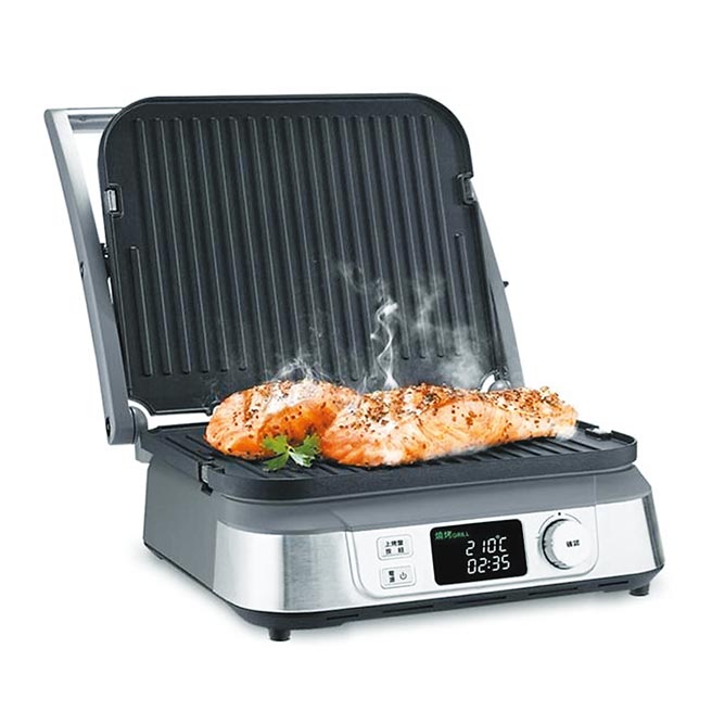 乐天市场的简单生活馆美膳雅Cuisinart液晶温控多功能烧烤盘，原价5990元，特价2980元。（乐天市场提供）