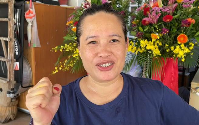 举重女神郭婞淳的妈妈录制影片，开心为爱女加油。（家属提供）