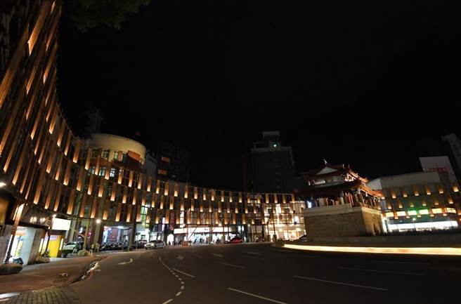 無奈喊卡的「7月光臨藝術節」目前仍留有部分光展藝術裝置，近日試燈，光景怡人、賞心悅目。（新竹市政府提供／陳育賢新竹傳真）