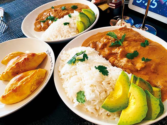 厄瓜多牛肚（Guatita Ecuatoriana），以花生酱为基底，看起来像咖哩(林冠仪摄影)