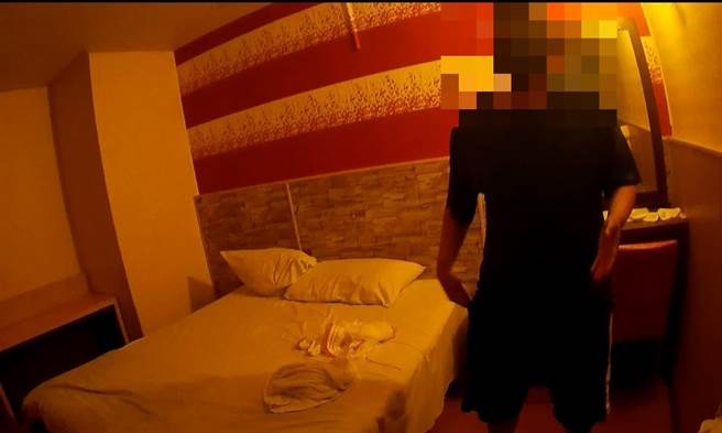 50岁美魔女扮女仆，小一半男客约她洗鸳鸯浴后「连结」，被逮仍大呼值得。(民眾提供)
