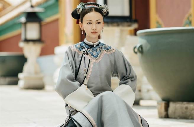 吴谨言爆红后，耍大牌风波缠身，不但被换角，当不成林青霞第二，连官媒都发文警告。(翻舍自于正微博)

