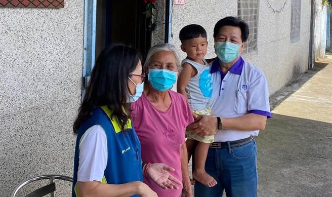 政府8月1日起加碼育兒津貼至3500元，前立委鄭寶清2018年曾提案爭取育兒津貼補助，獲得時任行政院長賴清德支持與重視，給予每位嬰幼兒每月2500元的津貼補助。(楊宗灝翻攝)