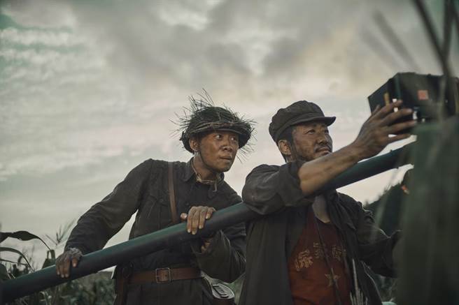 张译和吴京拍《金刚川》，戏里戏外好交情。（车库娱乐提供）