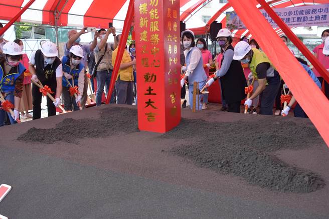 彰化市長照衛福大樓27日動土，彰化縣政府斥資3億元，預計2023年5月完工。（謝瓊雲攝）