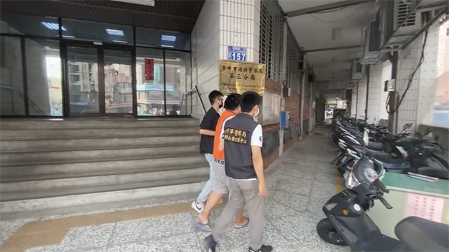 防疫宅在家线上教学，家长抢购电脑3C，成诈骗集团肥羊。（民眾提供／卢金足台中传真）