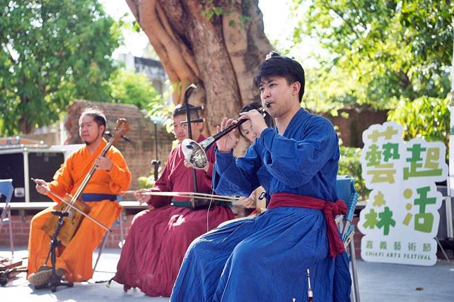 為支持影視拍攝劇組及表演團隊重返工作崗位，嘉義市自即日起針對必須把口罩脫下的演出人員提供免費快篩劑。（嘉義市政府提供∕呂妍庭嘉義傳真）