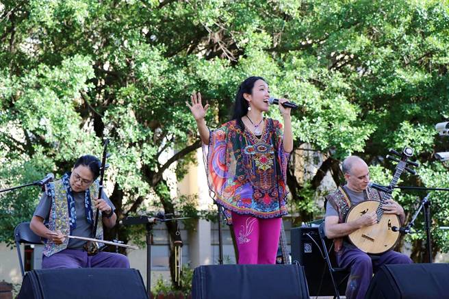 為支持影視拍攝劇組及表演團隊重返工作崗位，嘉義市自即日起針對必須把口罩脫下的演出人員提供免費快篩劑。（嘉義市政府提供∕呂妍庭嘉義傳真）