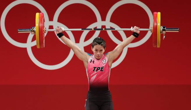 舉重女神郭婞淳在東奧女子59公斤級摘下金牌。（季志翔攝）