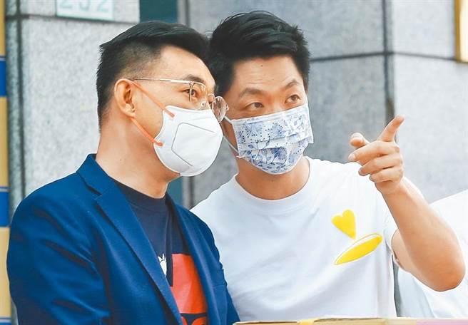 國民黨主席江啟臣（左）與立法委員蔣萬安（右）。（圖/本報資料照片）