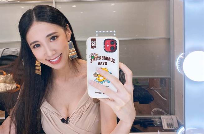 「瑶瑶」黄乔歆晒出自拍照，辣度爆表。（图／取材自瑶瑶黄乔歆脸书）