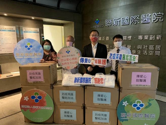 现任宇智顾问公司副董事长的前桃园县长吴志扬，捐赠防护衣及PCR核酸检测试剂给联新国际医院。(宇智顾问公司提供／吕筱蝉桃园传真)