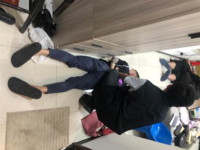 屏警逮获诈骗集团成员。(警方提供)