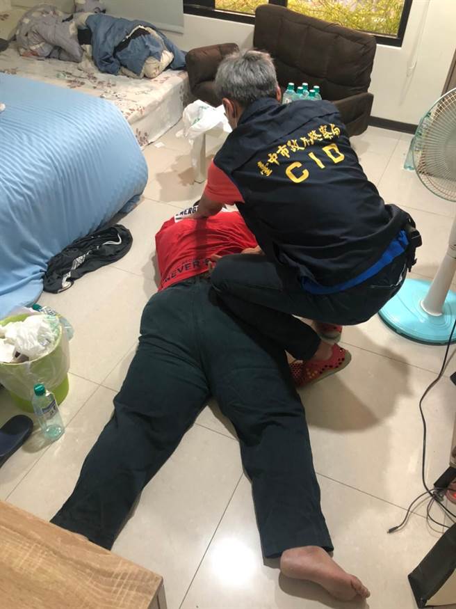 屏警逮获诈骗集团成员。(警方提供)