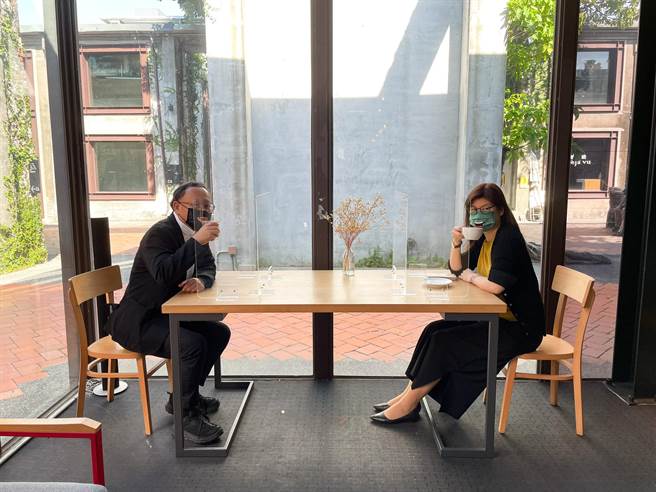 驳二为力挺园区进驻餐厅与品牌艺术特区，将于7月31日至9月15日推出「驳二应援」优惠活动，希望在兼具防疫的同时，也能带动艺文活动及产业。（柯宗纬摄）