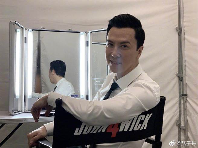 甄子丹在工作中度过58岁生日。（摘自微博）