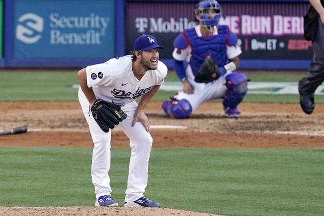 衡量一个投手表现的数据，除了常见的「自责分率」外，还有一个「每局被上垒率」，简称「WHIP」。图为道奇队左投Clayton Kershaw被对手击出安打。（美联社资料照）