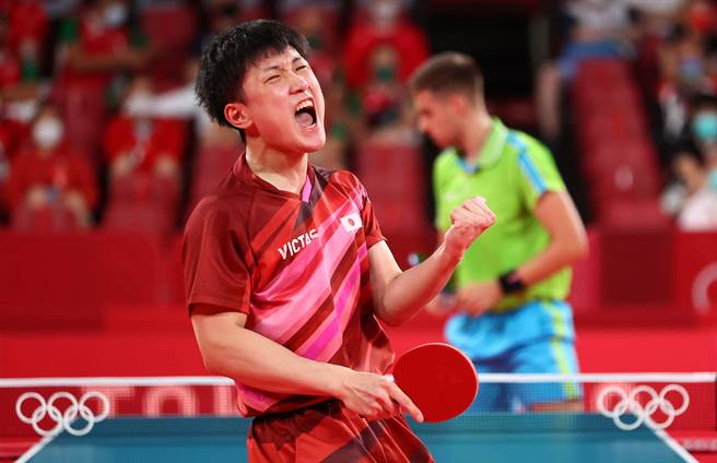 日本桌球夺金希望18岁张本智和，今天在男单16强赛意外败北，无缘与台湾林昀儒上演「天才对决」。（路透社）