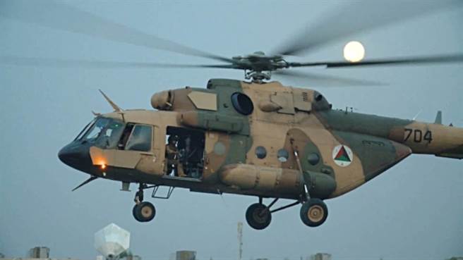 塔利班稱擊落1架阿富汗軍用直升機，而阿富汗軍隊則說，那是一起機械故障的迫降事件。(圖/khaama)