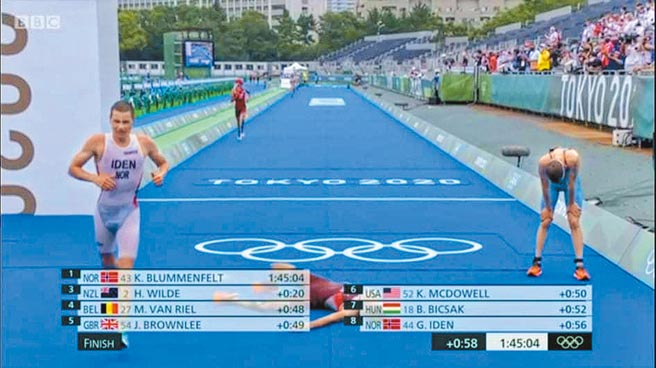 26日比賽伊登礙於規定未戴神戴帽上場，最終以成績1小時46分奪下第8名。(翻攝/吳建輝彰化傳真)